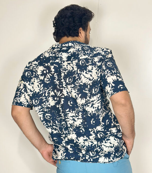 H&M Hawaiian Casual Button-Down XL Shirt - Image 4