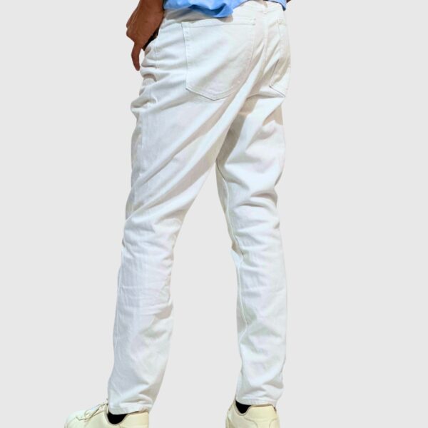 H&M White Jeans Waist Size: 30-32